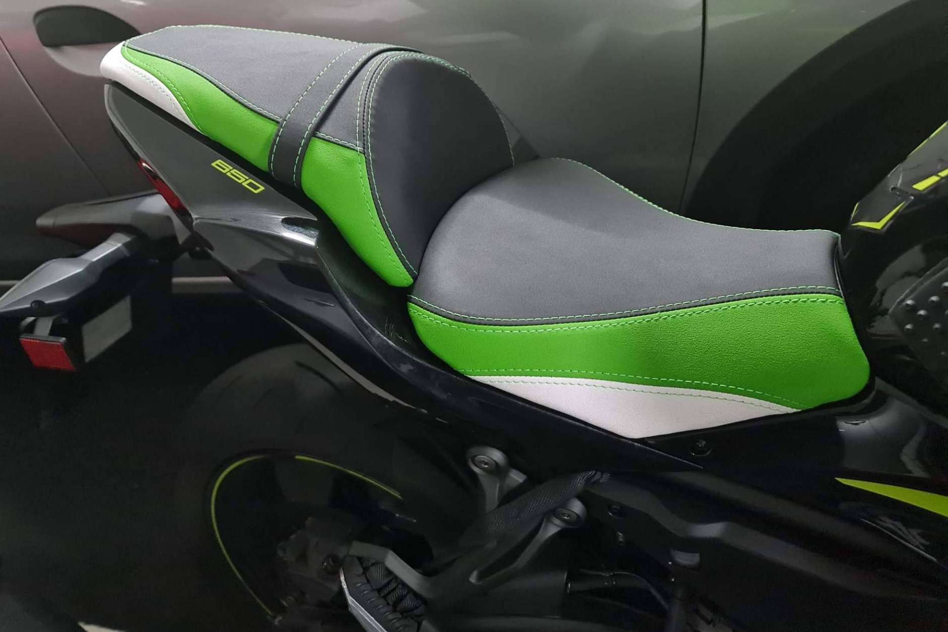 Confort y seguridad equipada con los asientos de moto de JM Fundas