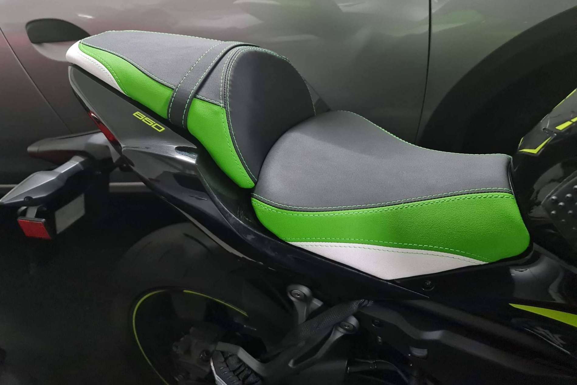 Prevención de lesiones en la columna con los asientos de moto de JM Fundas