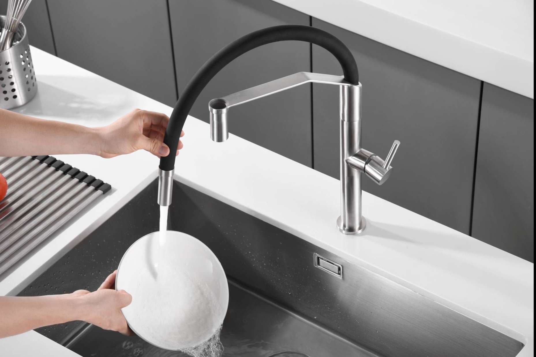Grifería de cocina con caño flexible que aporta belleza y comodidad en la cocina