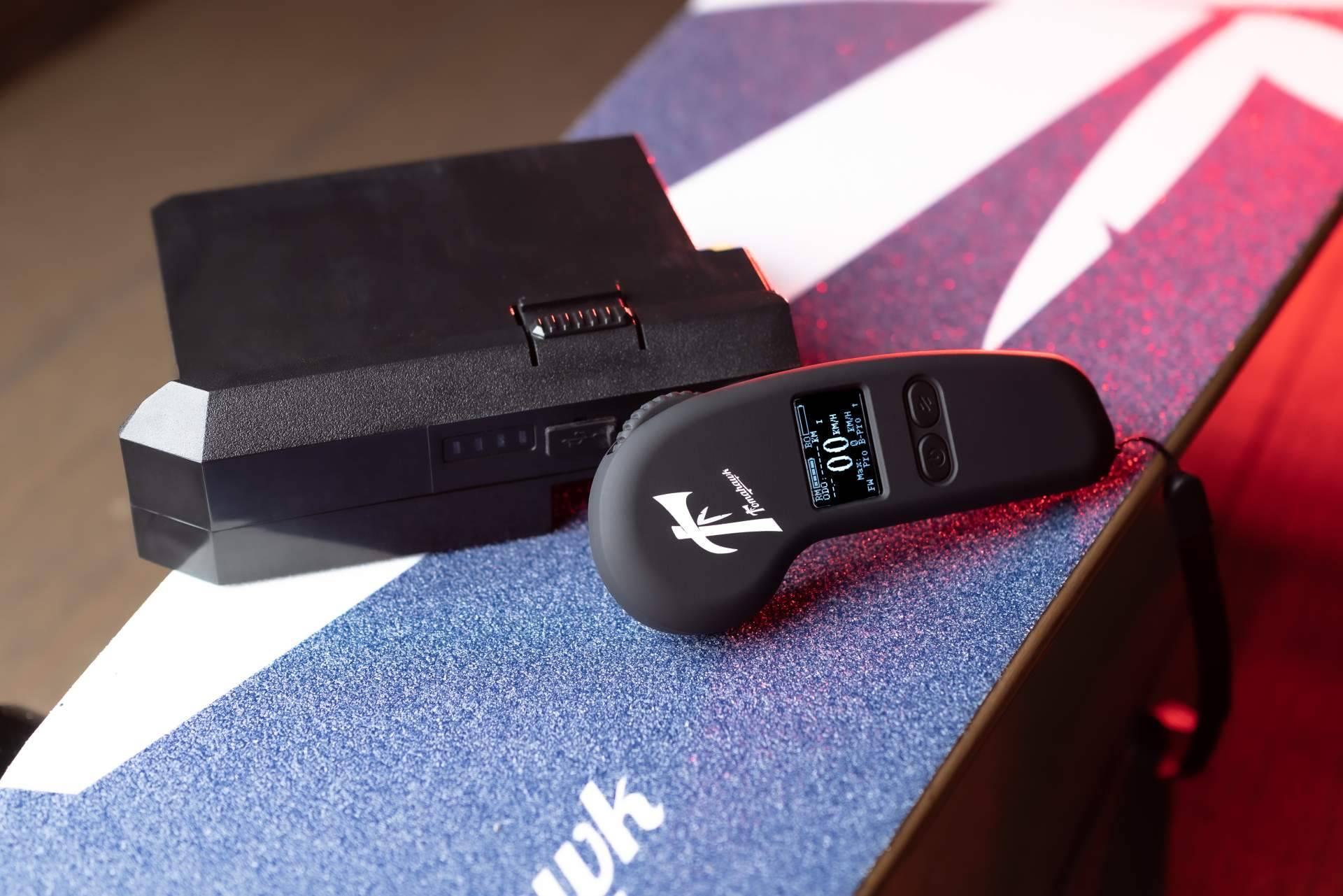 Todo sobre el nuevo skate eléctrico altamente portable de Tomahawk Skateboards