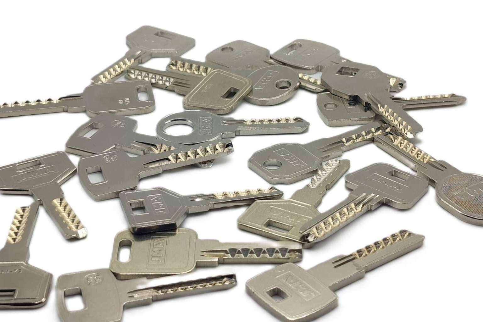 Ganzúas Cerrajerías ofrece herramientas para abrir puertas para los profesionales de la cerrajería