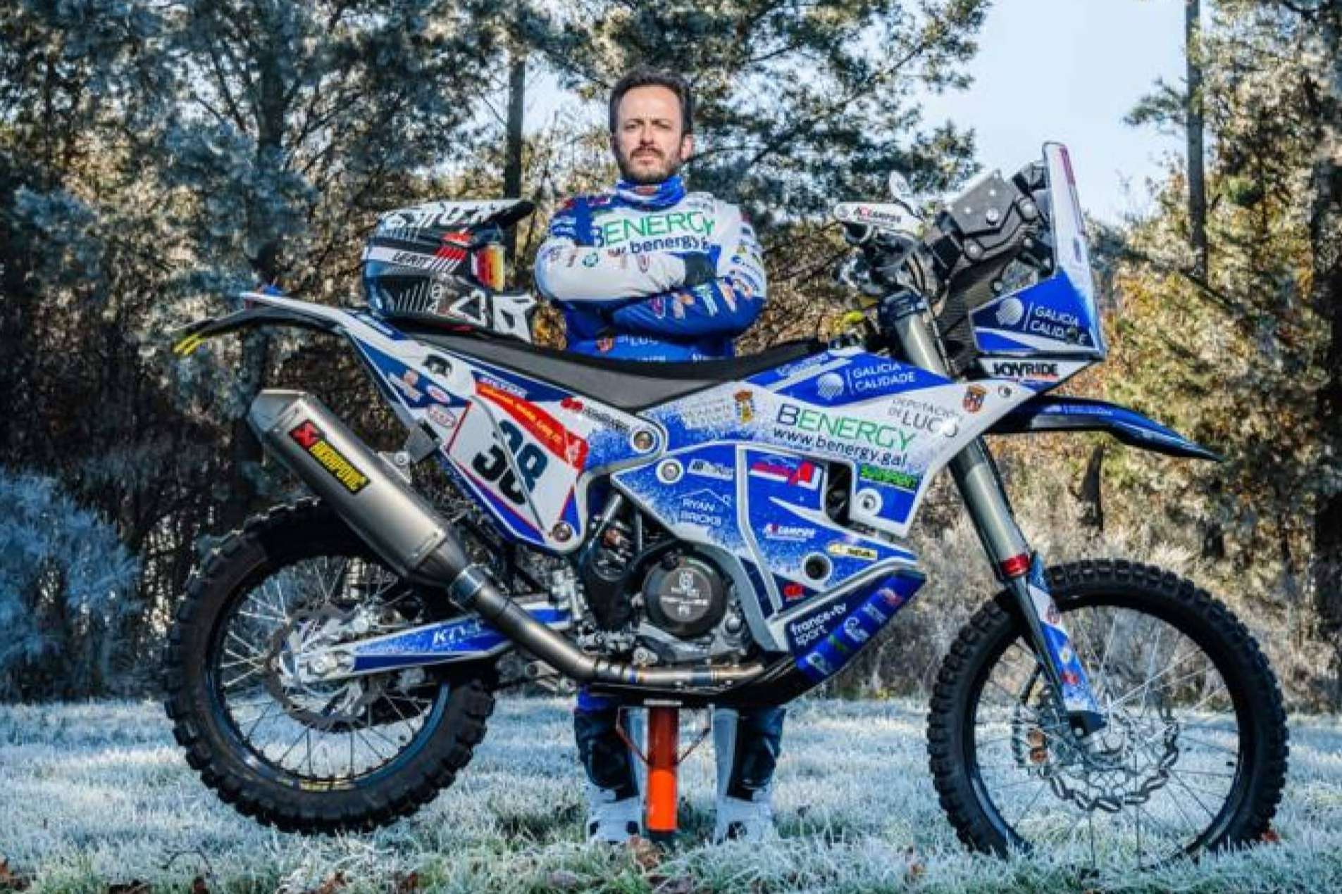 ADHESIVOSEMBARRADOS ofrece la oportunidad de dar un toque único a las motos con sus kits de pegatinas