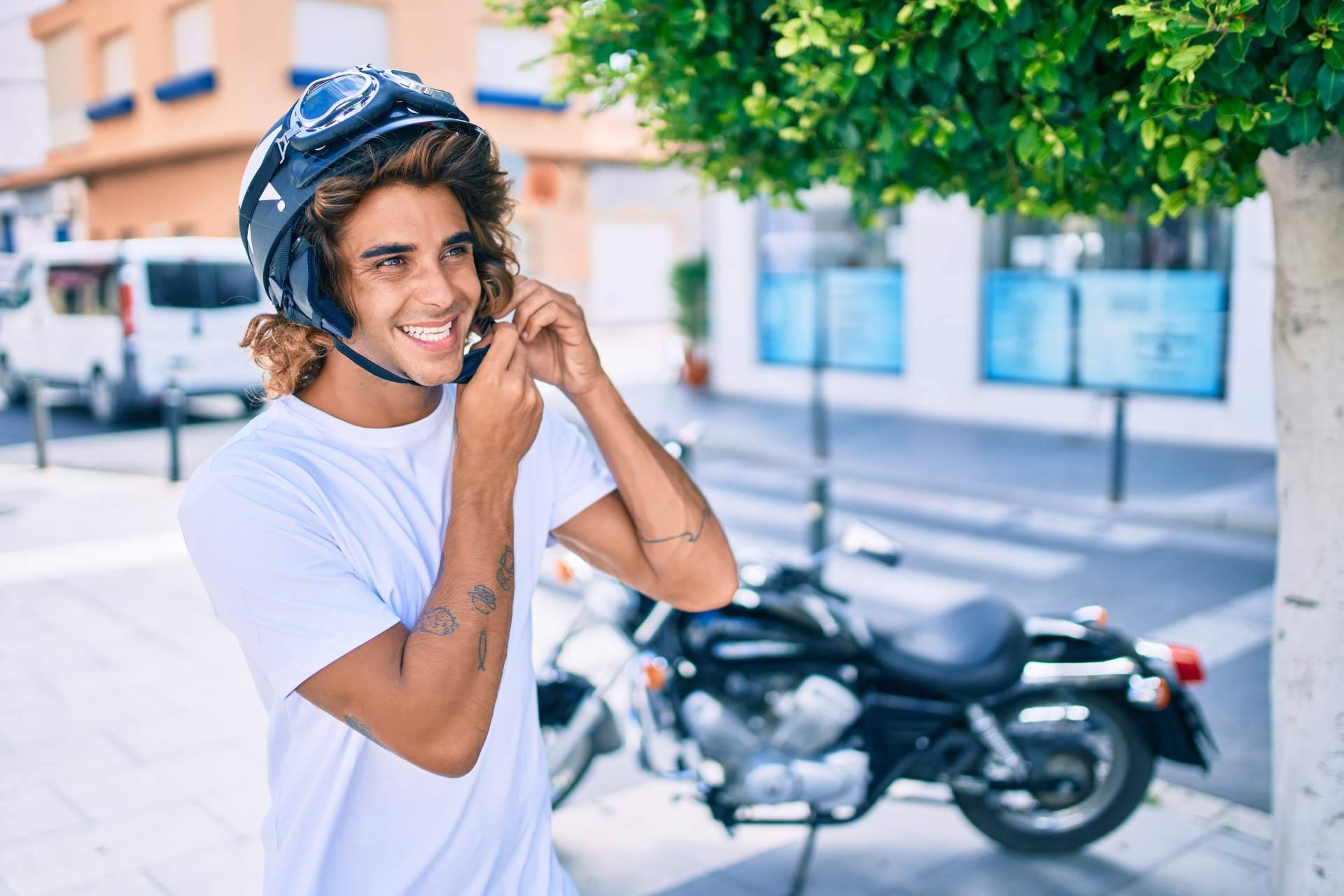 Factores que simplifican la obtención del carnet de moto en Alcalá de Henares en comparación con Móstoles