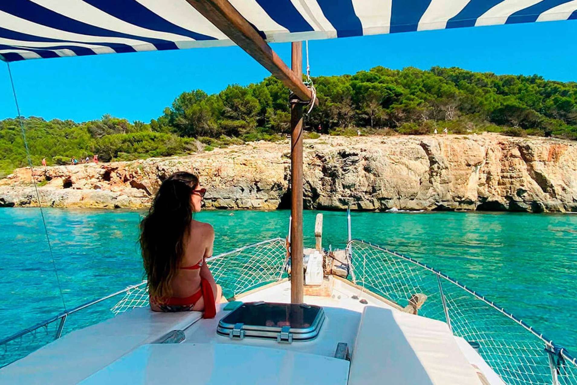 Navegar por rincones paradisíacos de la perla mediterránea es posible con Ola Menorca