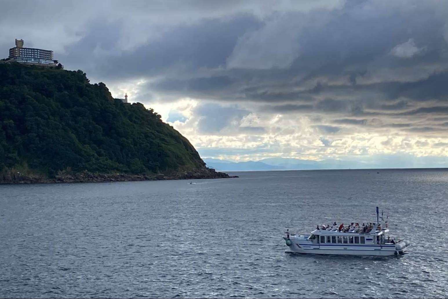 Finanzauto Ciudad San Sebastián ofrece una experiencia única de paseo en catamarán sostenible