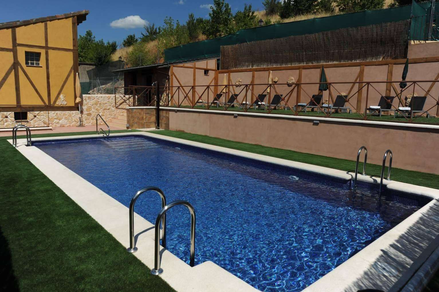 El Rincón de Monasterio ofrece la oportunidad de organizar una escapada romántica con sus casas rurales para parejas