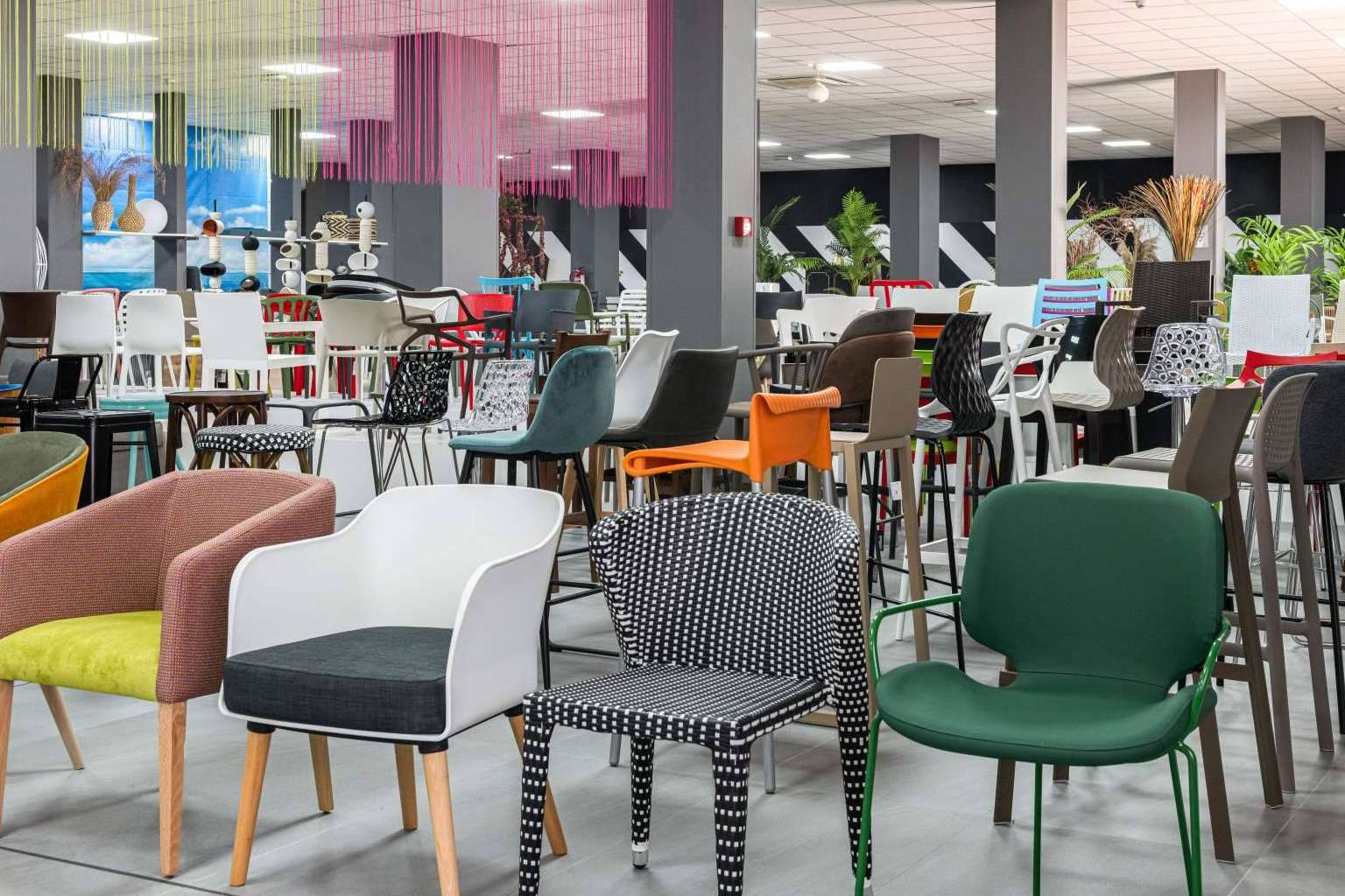 Apartmueble ofrece una guía práctica para elegir el mobiliario adecuado para un restaurante