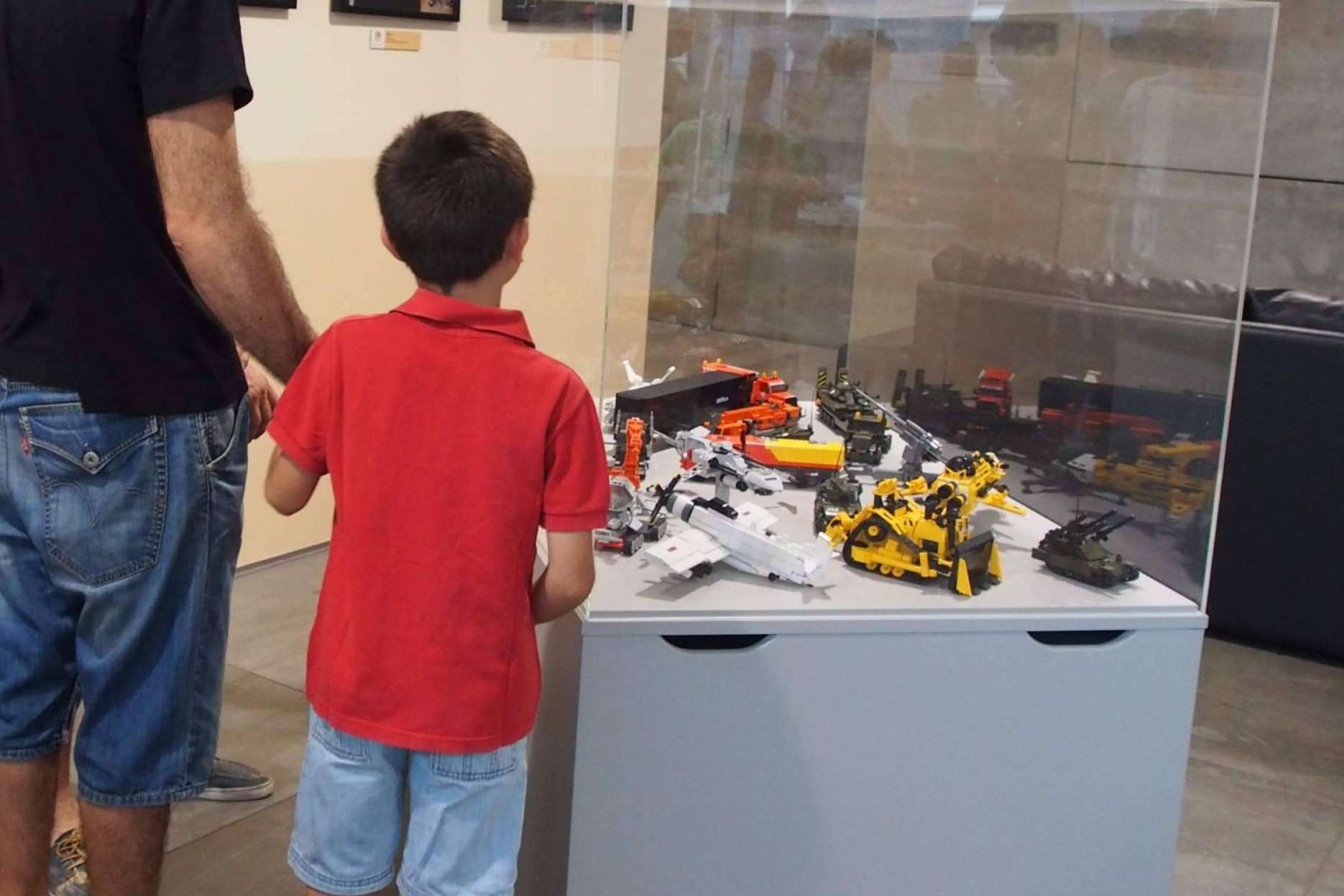 Exposición del juego de construcción TENTE en el centro comercial Valdebernardo