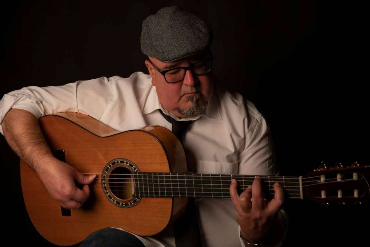 Descubrir el Netflix de la guitarra flamenca. Aprender al propio ritmo con Pedro Vázquez