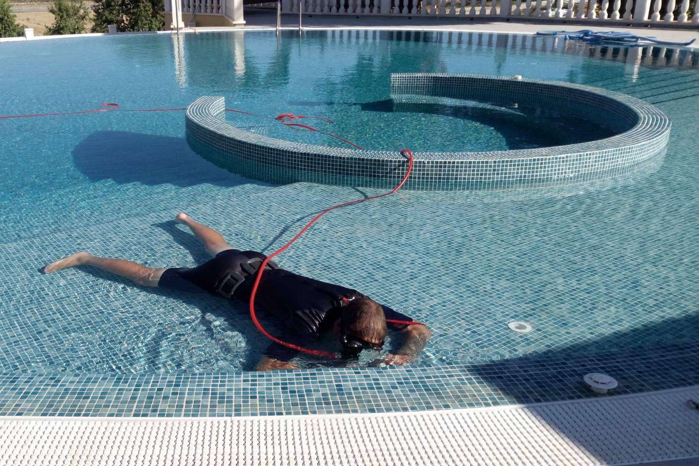 ¿Dónde encontrar especialistas en reparación de fugas de agua en piscinas? Telefuga