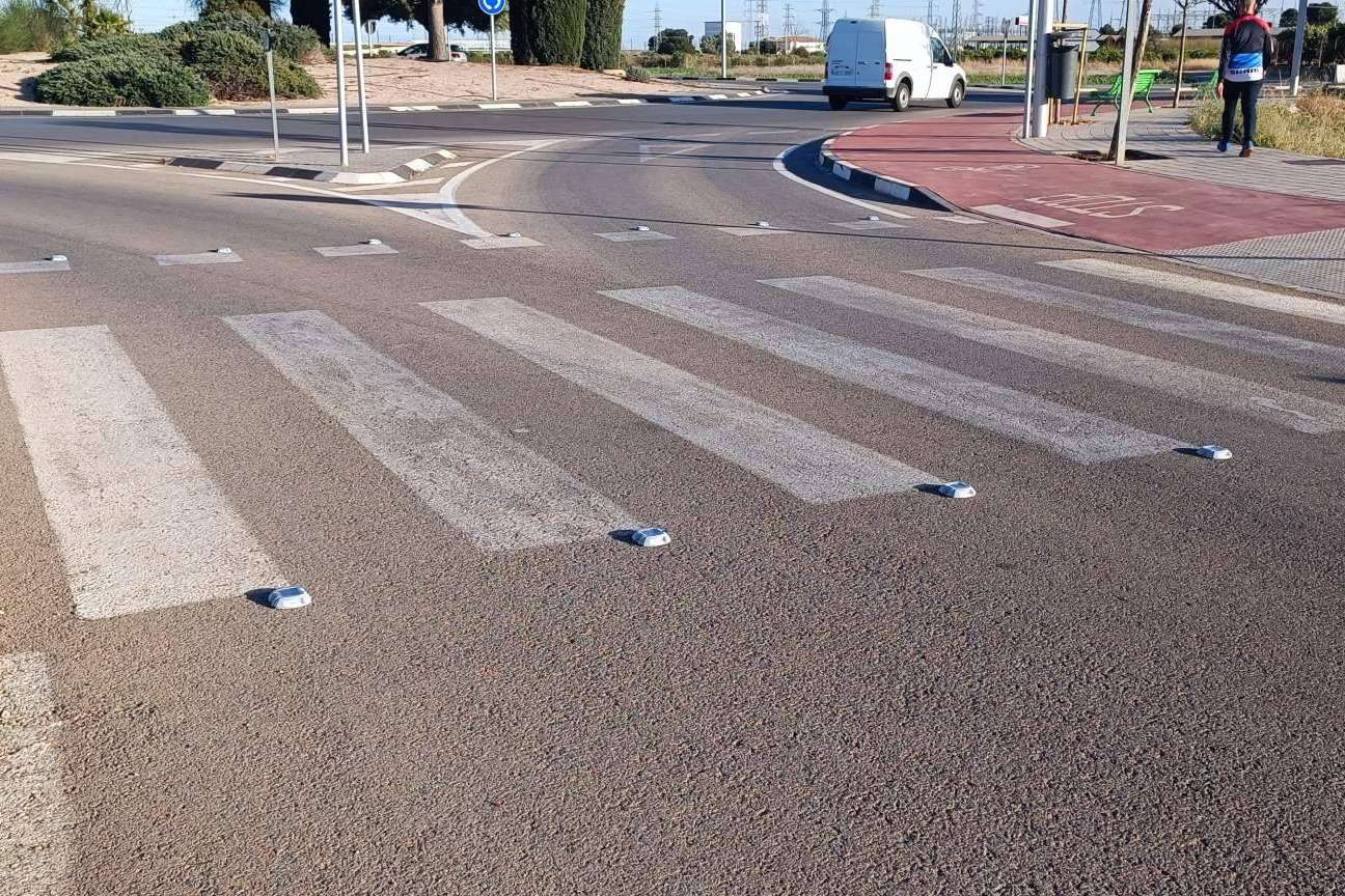 Abadecom presenta sus captafaros solares LED, tecnología y sostenibilidad al servicio de la seguridad vial