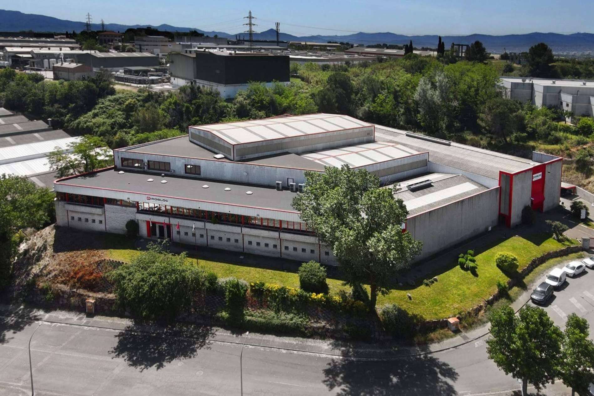 Colaboración estratégica entre Pirobloc y Suncom para un futuro más eficiente y sostenible