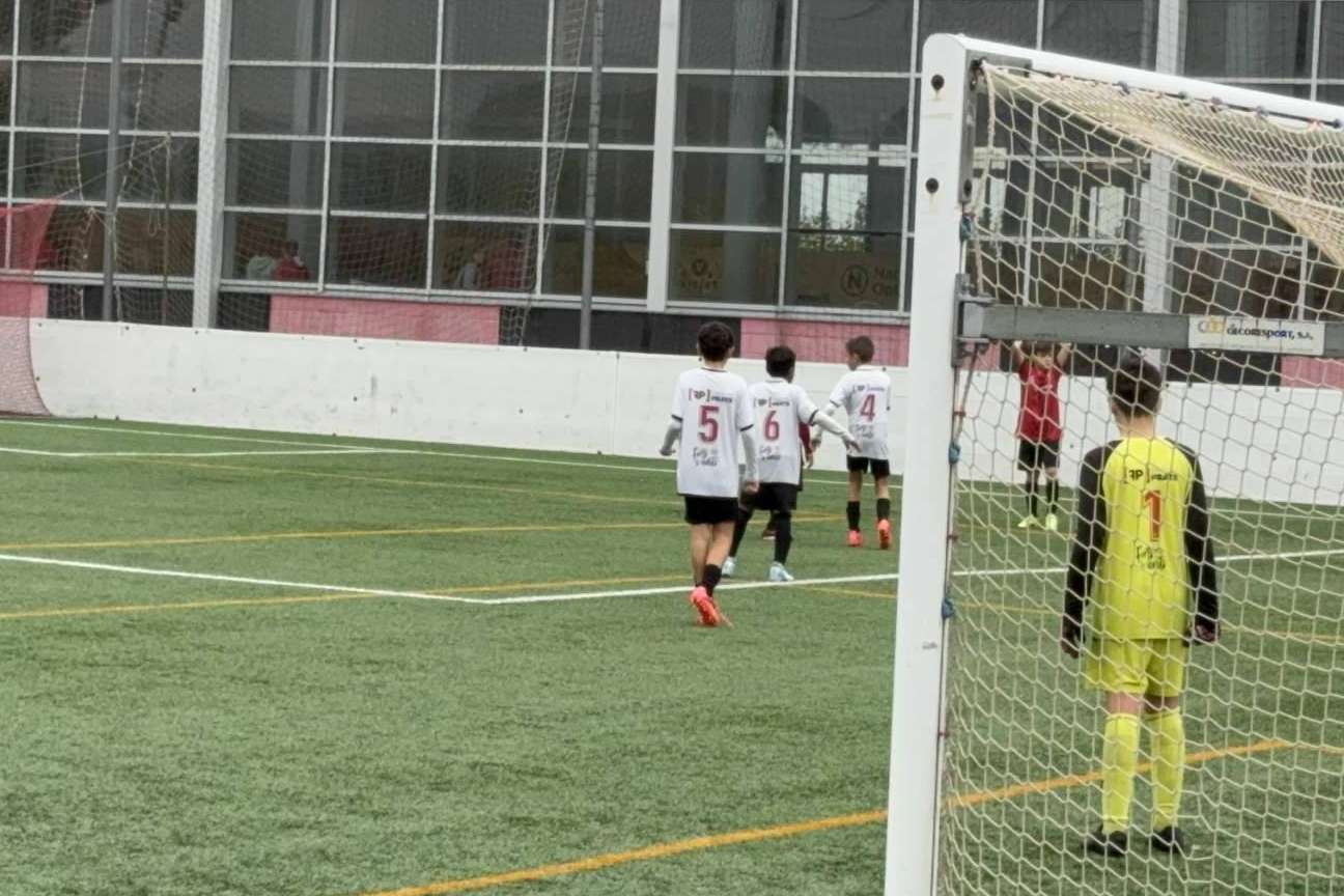 Impacto de las pantallas en la autoestima de los niños según Dolors Zapata Rojas