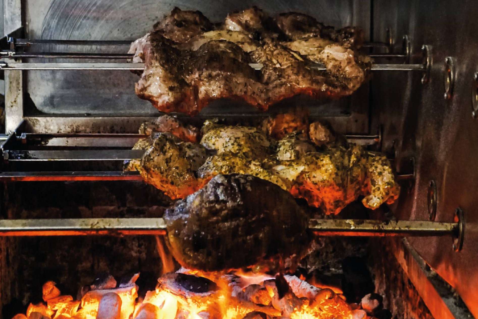 Un viaje al sabor de Brasil con Los Espetinhos y sus carnes a la brasa