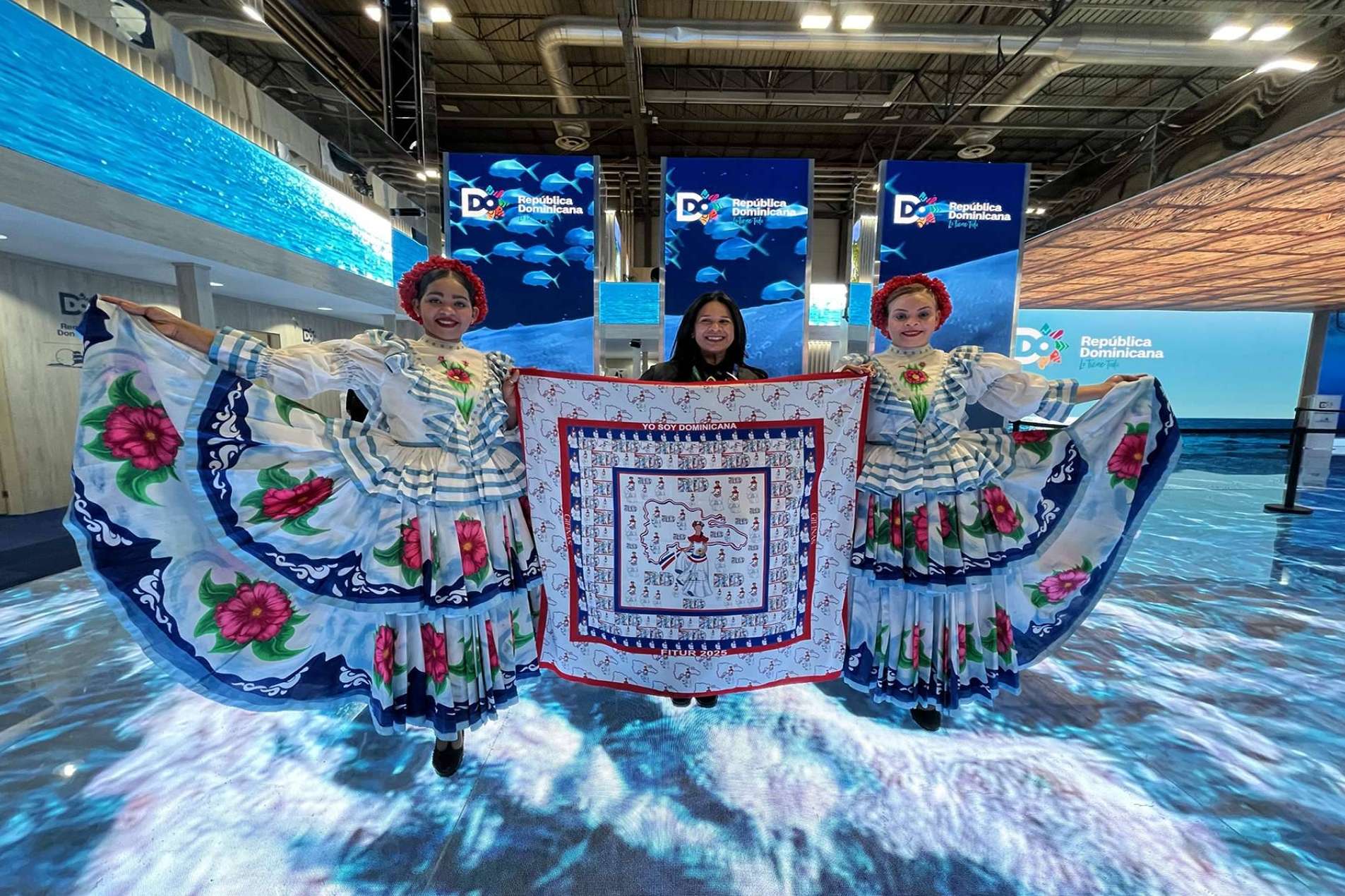 Gifinas captura la esencia de República Dominicana en su pañuelo Fitur 2025