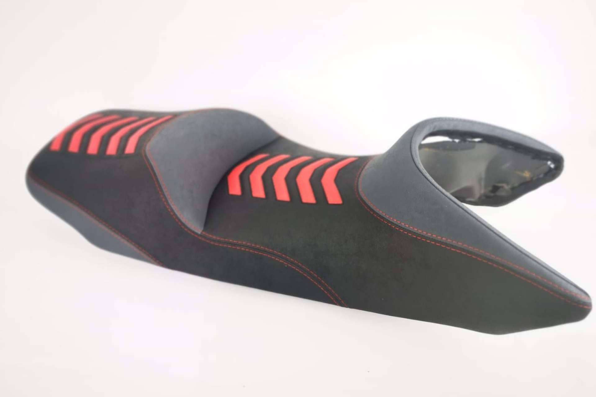 Calidad, confort y diseño; el servicio de tapizado de moto online de JM Fundas