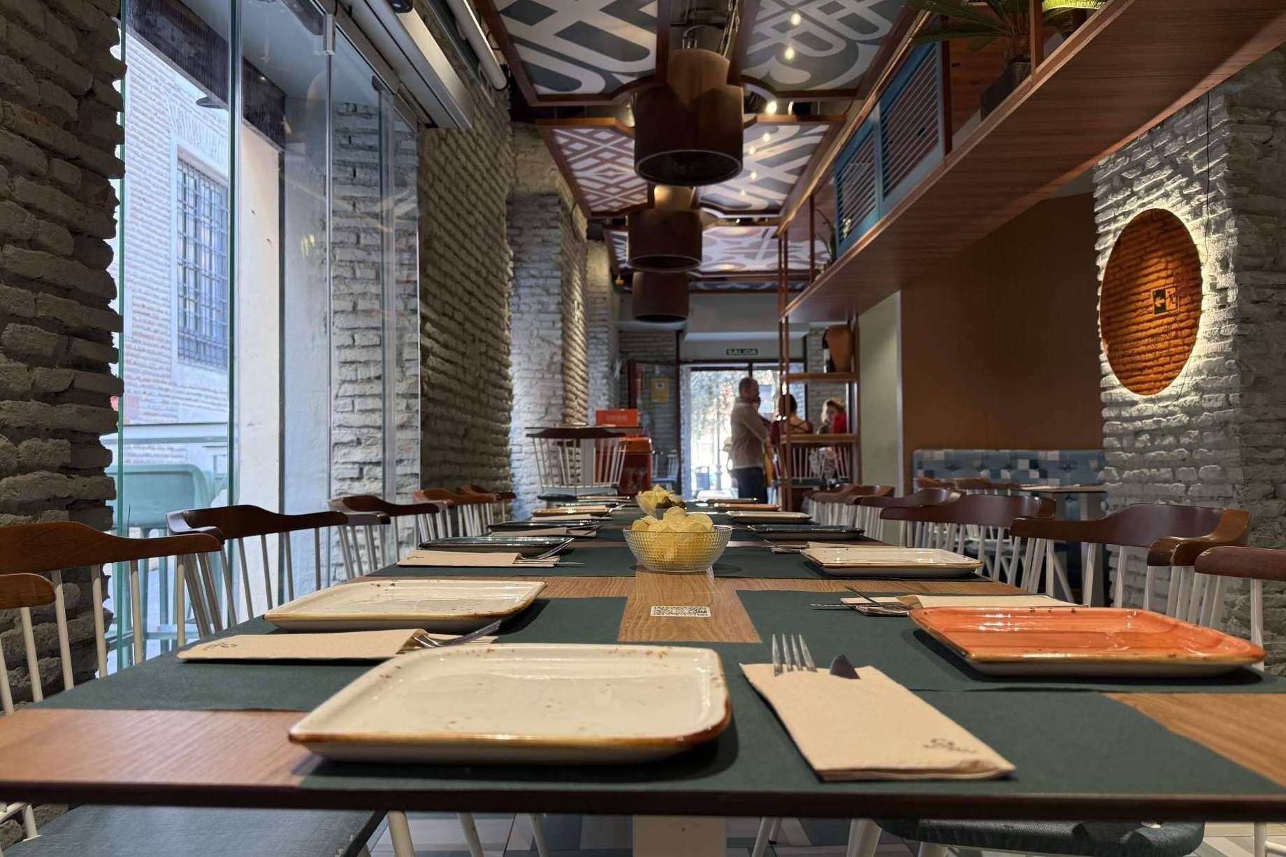 Tapas y buen ambiente en Casaamigos, un restaurante en el centro de Málaga