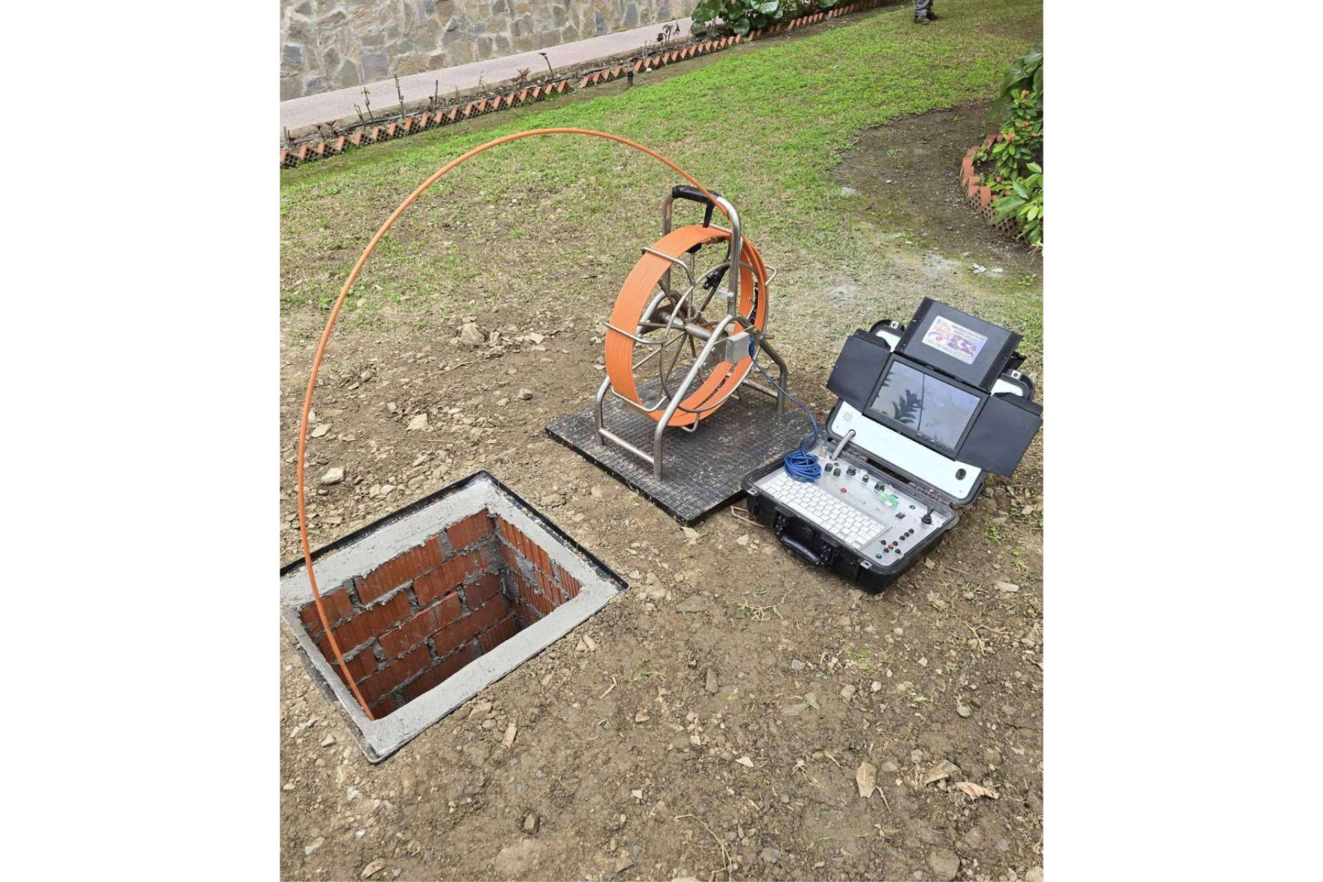 Rehabilitación de tuberías sin necesidad de obra; innovación en el saneamiento con Desatoros Málaga Rey Tuberías