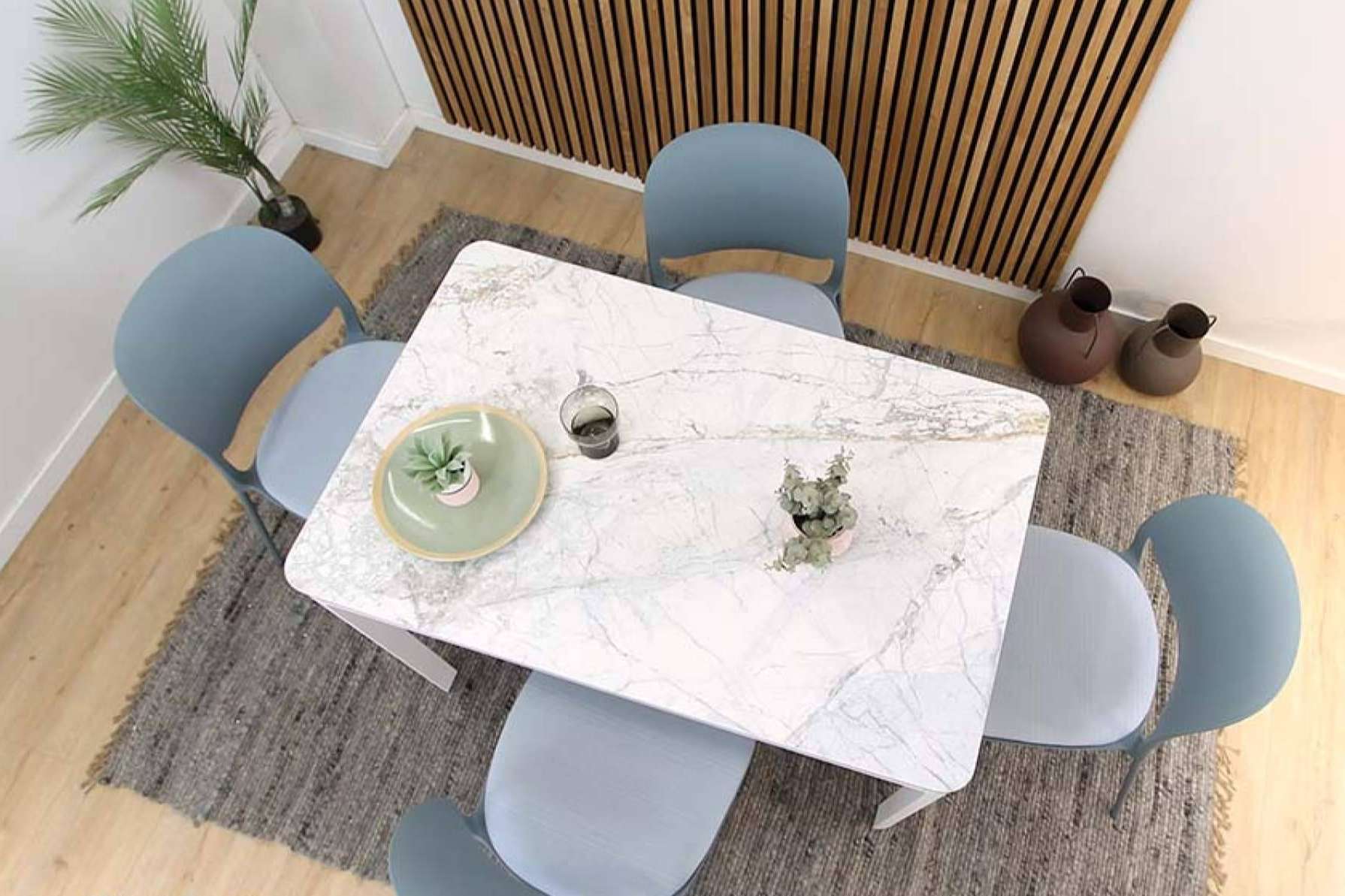 TusMesasysillas.com ofrece una amplia gama de mesas y sillas de cocina adaptadas a las necesidades de cada cliente