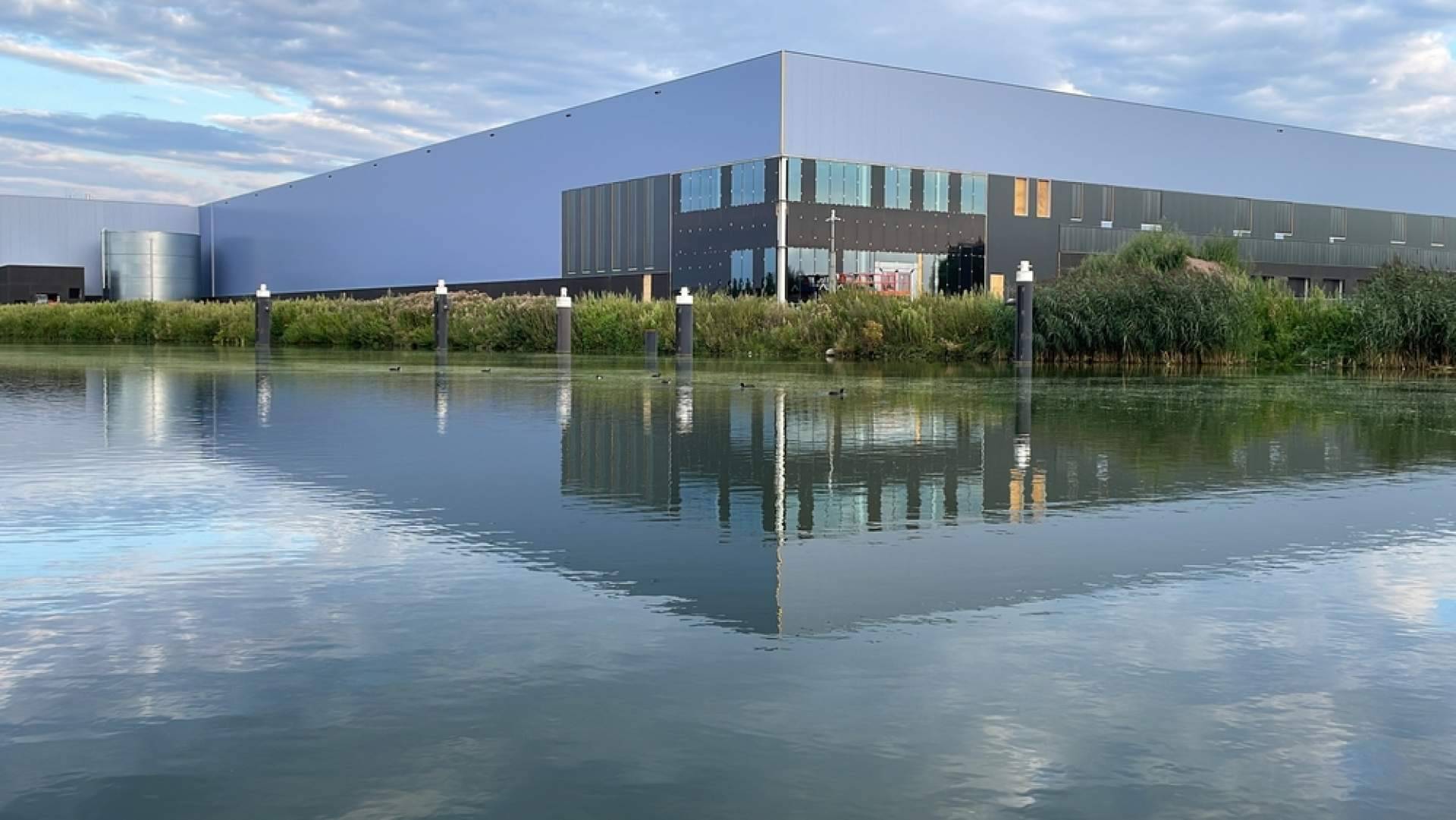 Comprar nave industrial en Madrid, una inversión estratégica con el respaldo de Ibernave