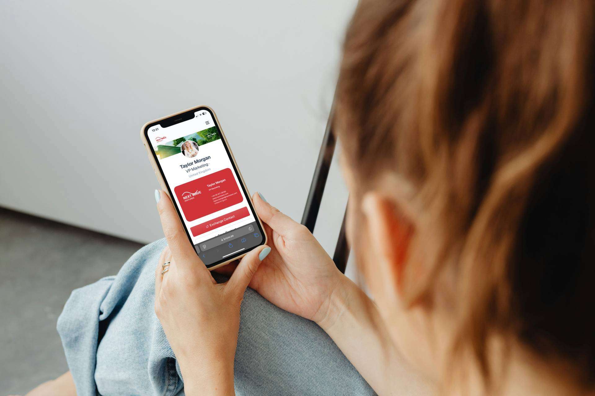 Una marca, una imagen; unifica la presencia profesional del equipo con Knowee