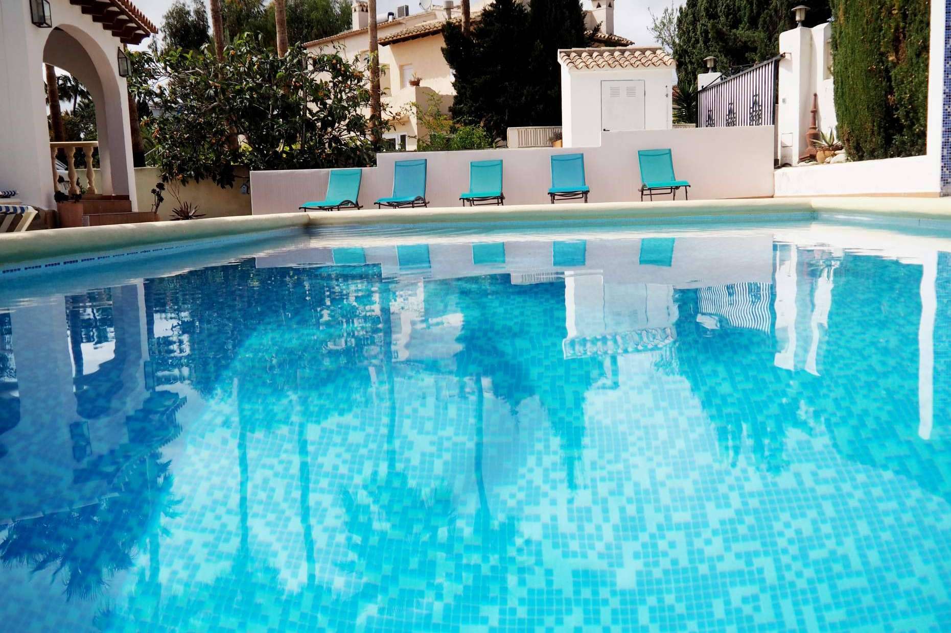 Villas y apartamentos con piscina en Calpe, la propuesta estival de Alquileres Agatha Martínez