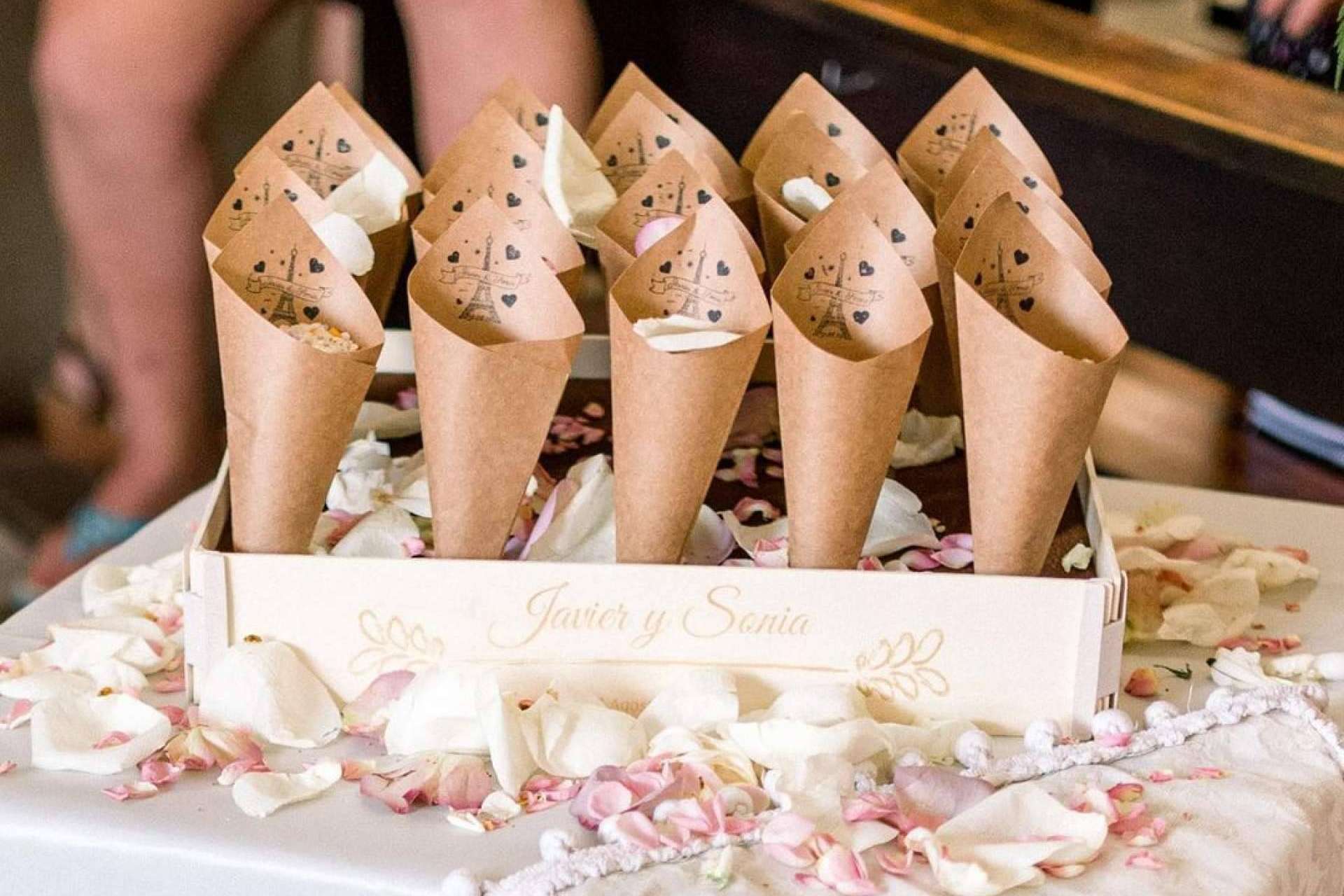 Inspiración para bodas, 6 formas de usar cajas personalizadas como detalles inolvidables, según Sincla