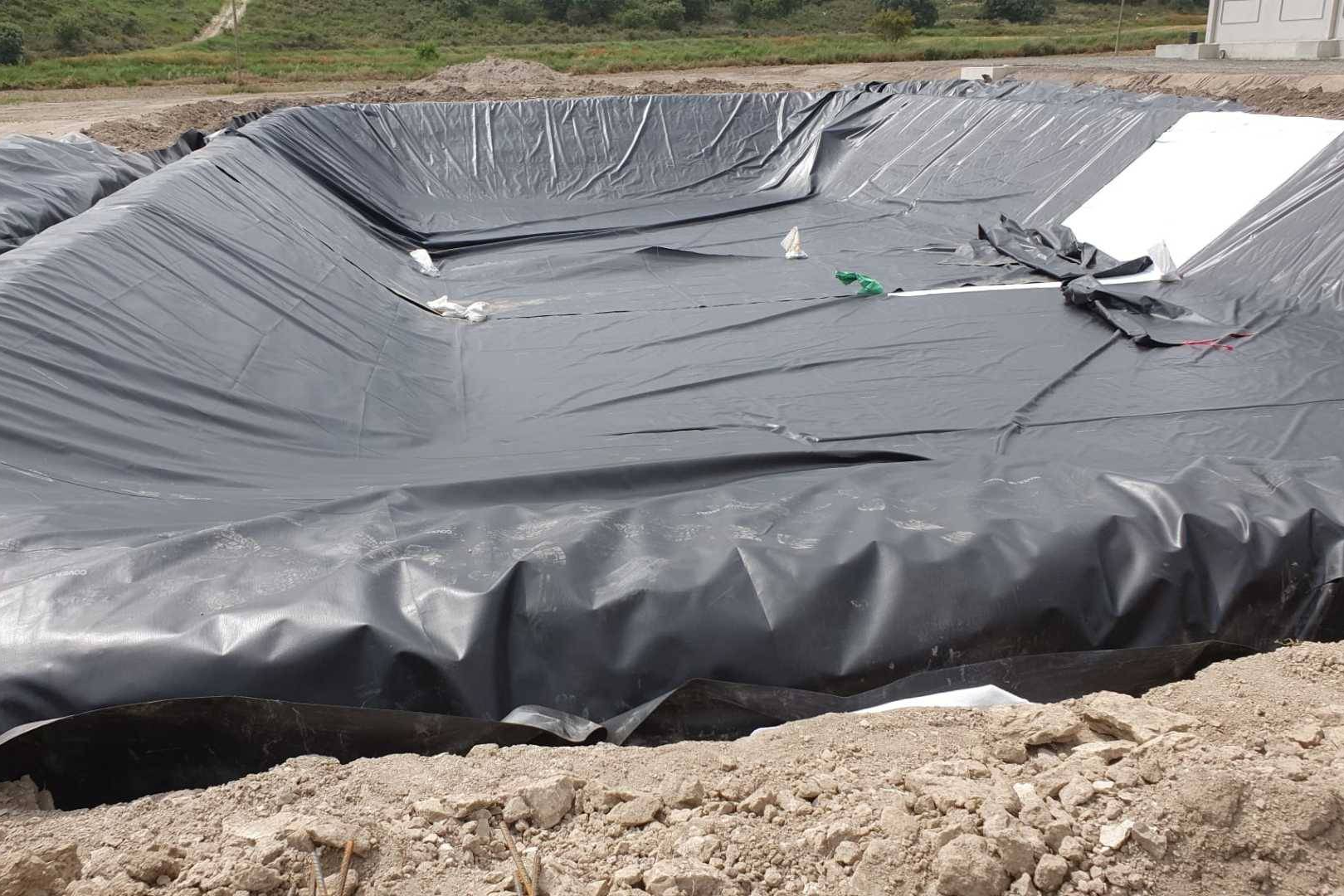 Control de Derrames impulsa el uso de bentonita sódica molida para sellar balsas de uso ganadero y agrícola