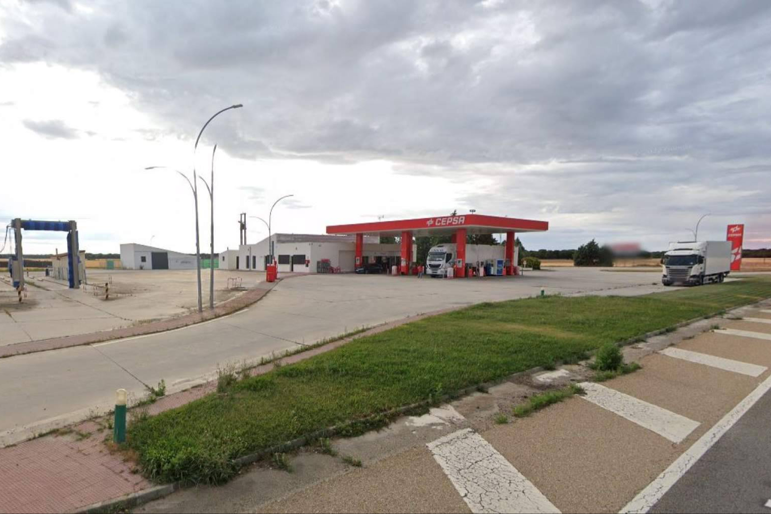 Sale a subasta una estación de servicio en explotación en Alcazarén (Valladolid) por 300.000 € junto con 3 depósitos de hidrocarburos