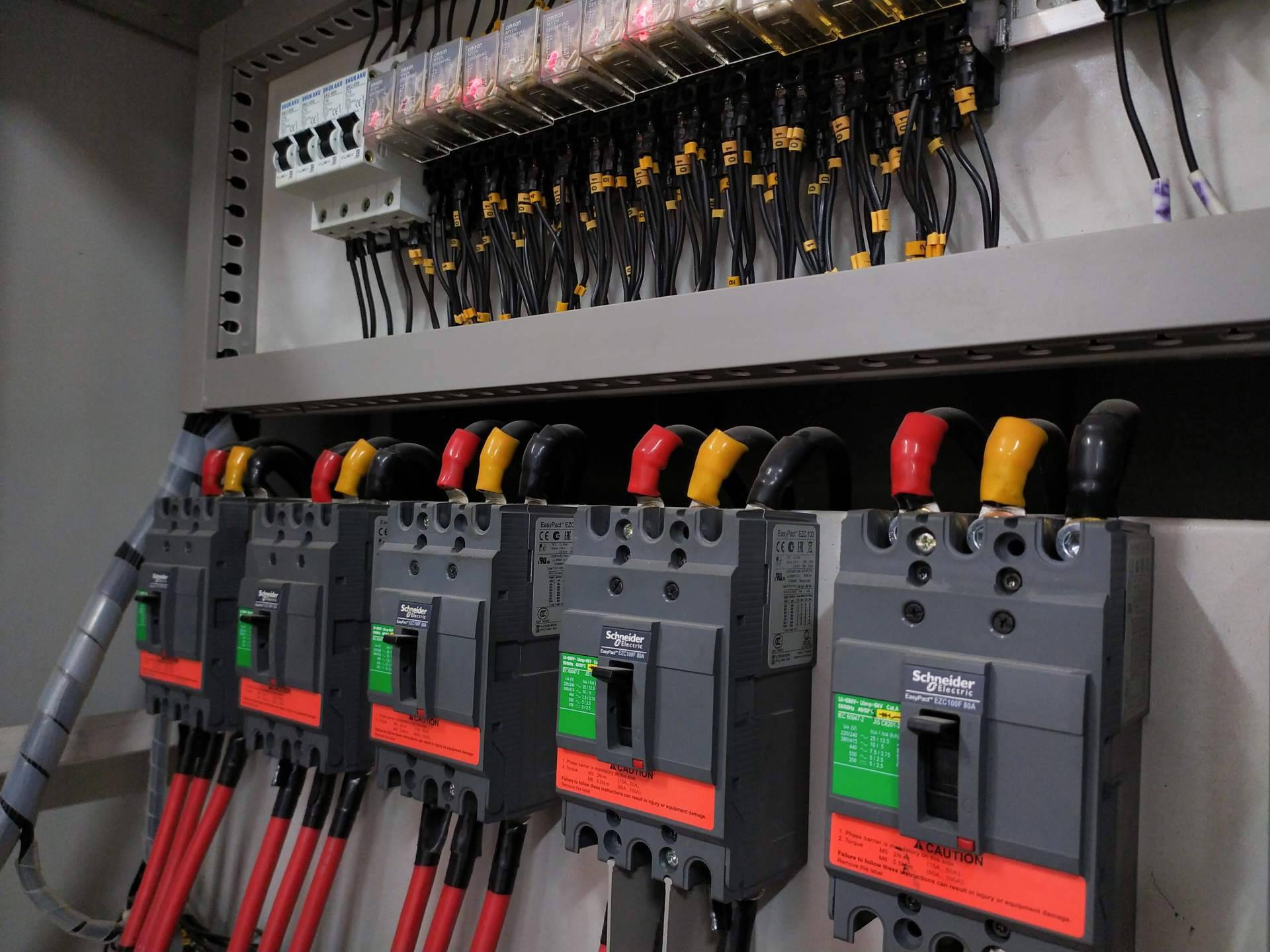 Cadenza Electric garantiza stock material eléctrico Schneider Electric con precios competitivos y entrega rápida