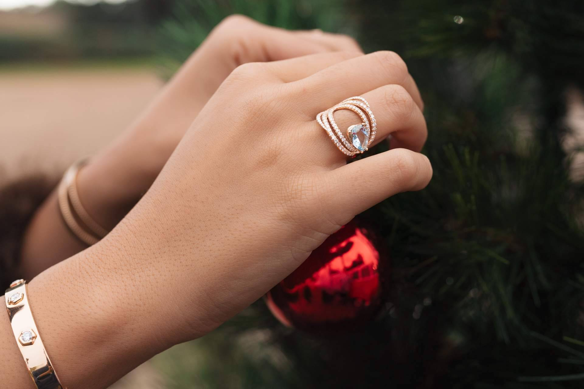 Joyería Gordillo presenta su selección de regalos de Navidad con alma mecánica y brillo eterno