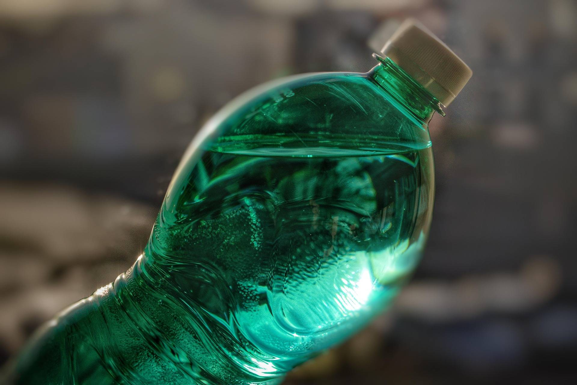 Lo que la ciencia dice sobre el agua con gas; verdades, falsedades y efectos reales en el organismo