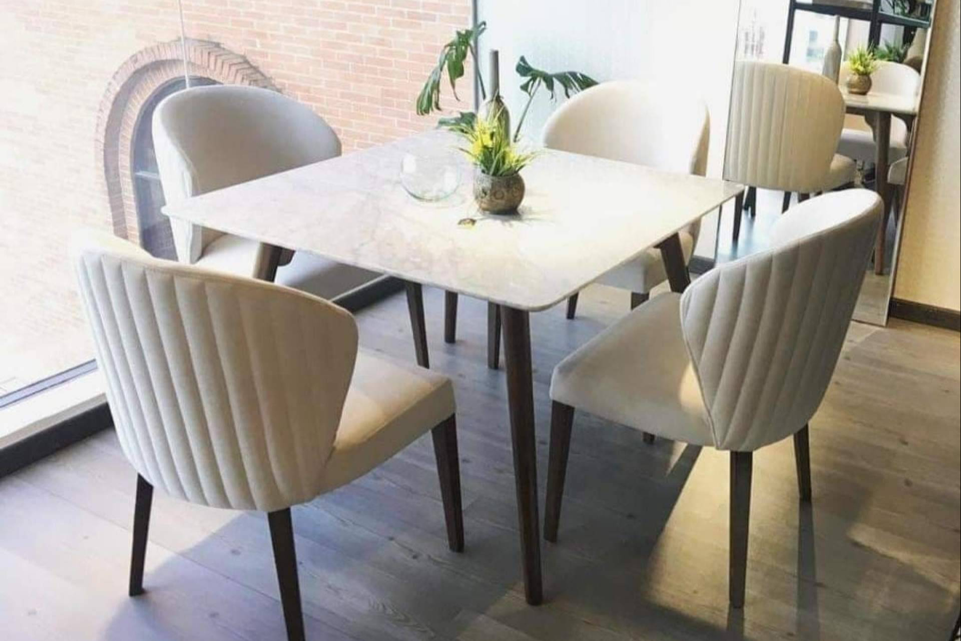 Servicio de tapizado, retapizado y restauración de todo tipo de muebles para particulares y empresas