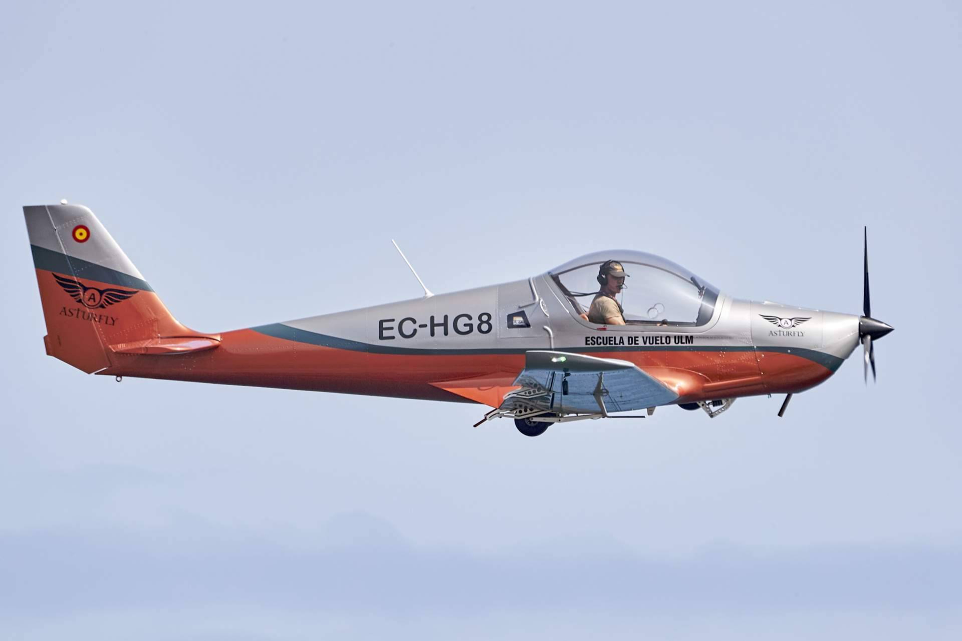 Piloto por un día en La Morgal, nunca es tarde para aprender a volar