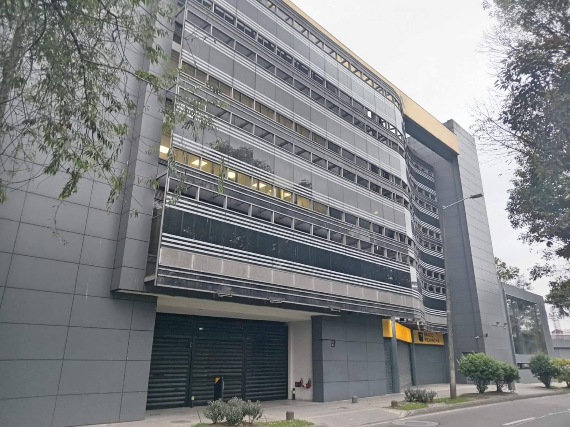Edificio corporativo de 6 pisos para oficinas en venta en una zona estratégica de Bogotá, Colombia