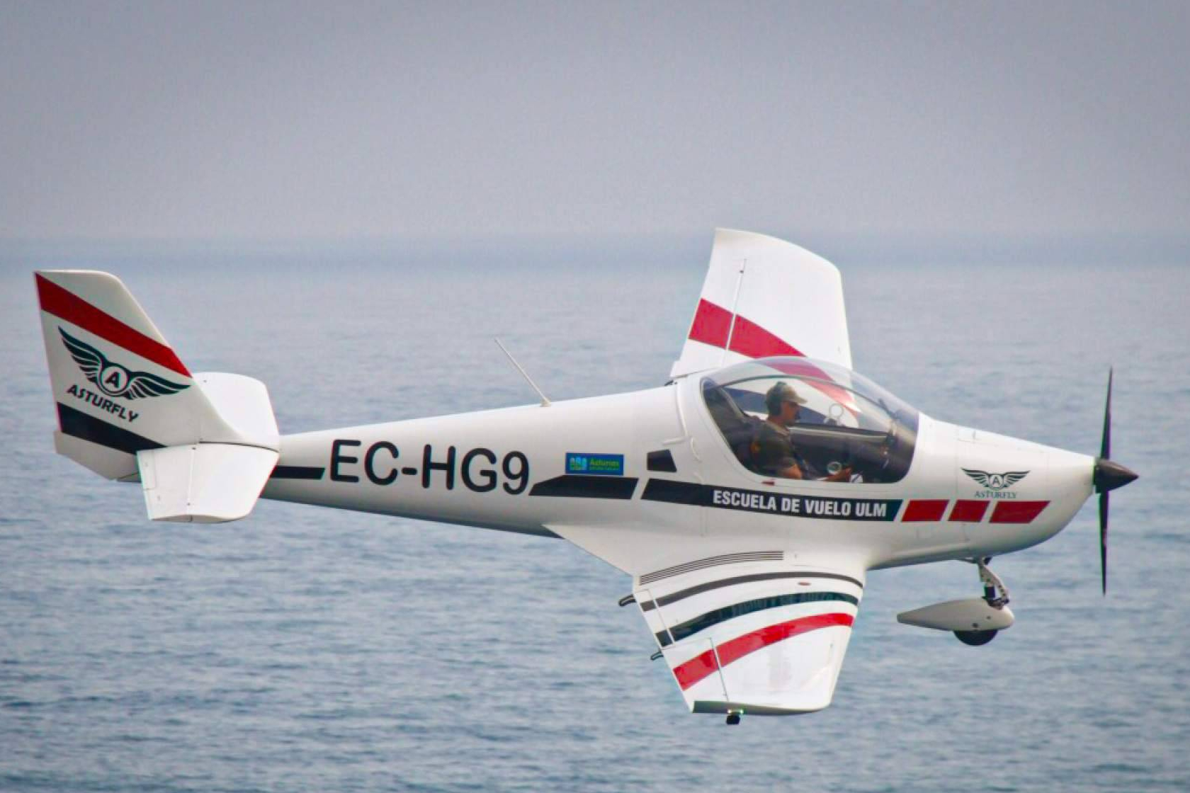 Del kit al cielo, Asturfly guía la construcción de ultraligeros desde su escuela de vuelo
