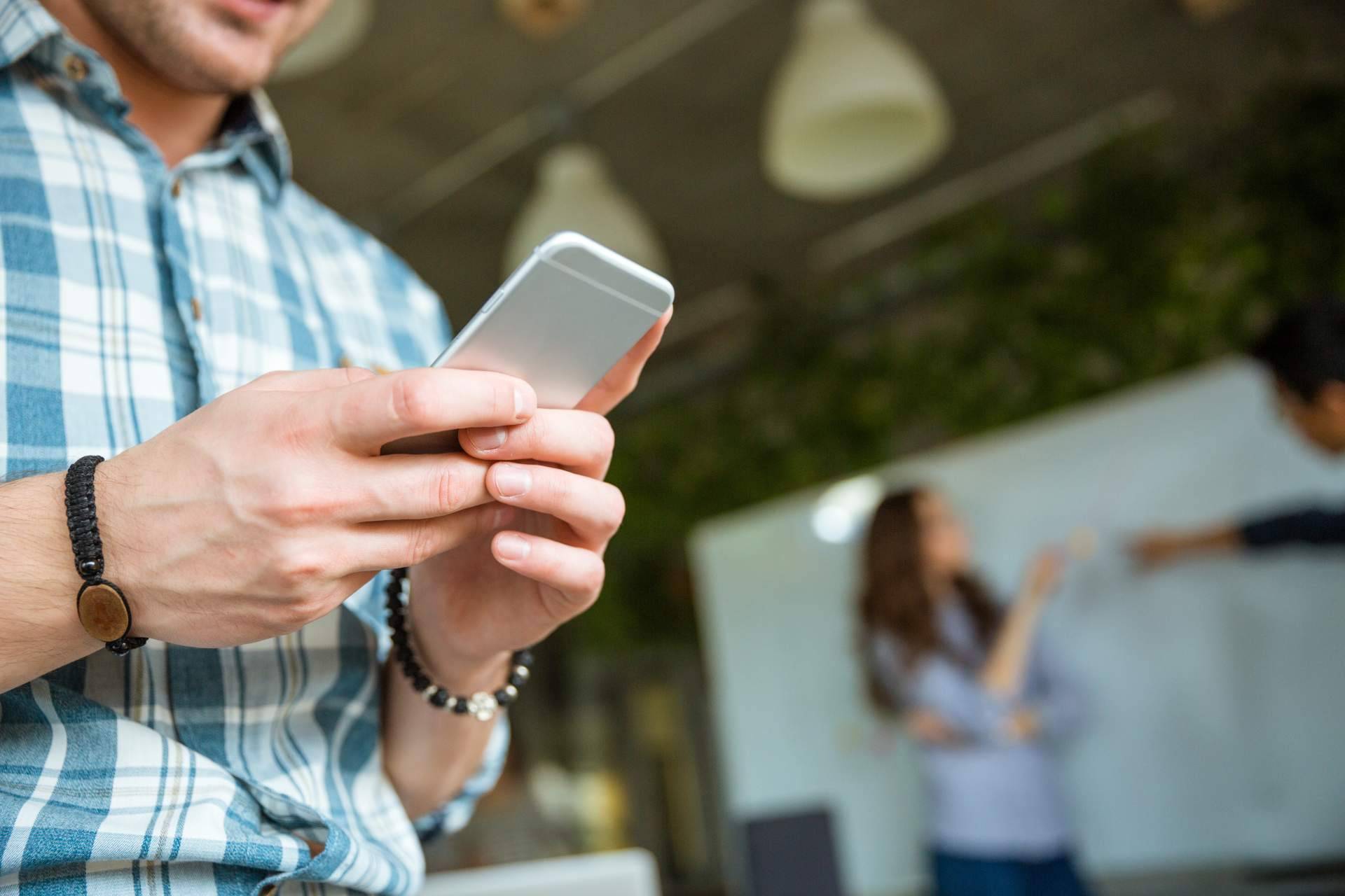 Cobranzas más eficientes con agentes virtuales de voz; automatización y control de cumplimiento en una sola solución