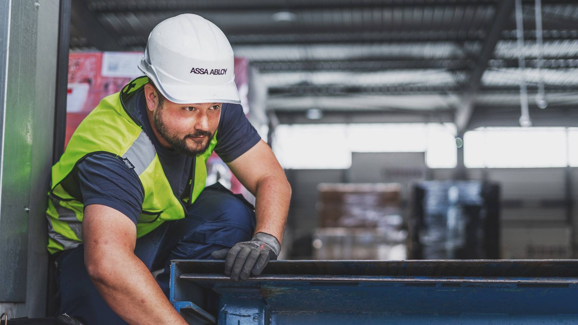 Por qué el mantenimiento de puertas industriales ha dejado de ser una opción en la logística moderna