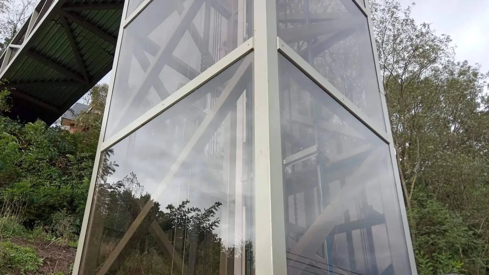 Las estructuras metálicas para ascensores y escaleras consolidan la especialización de Instalaciones Rpm