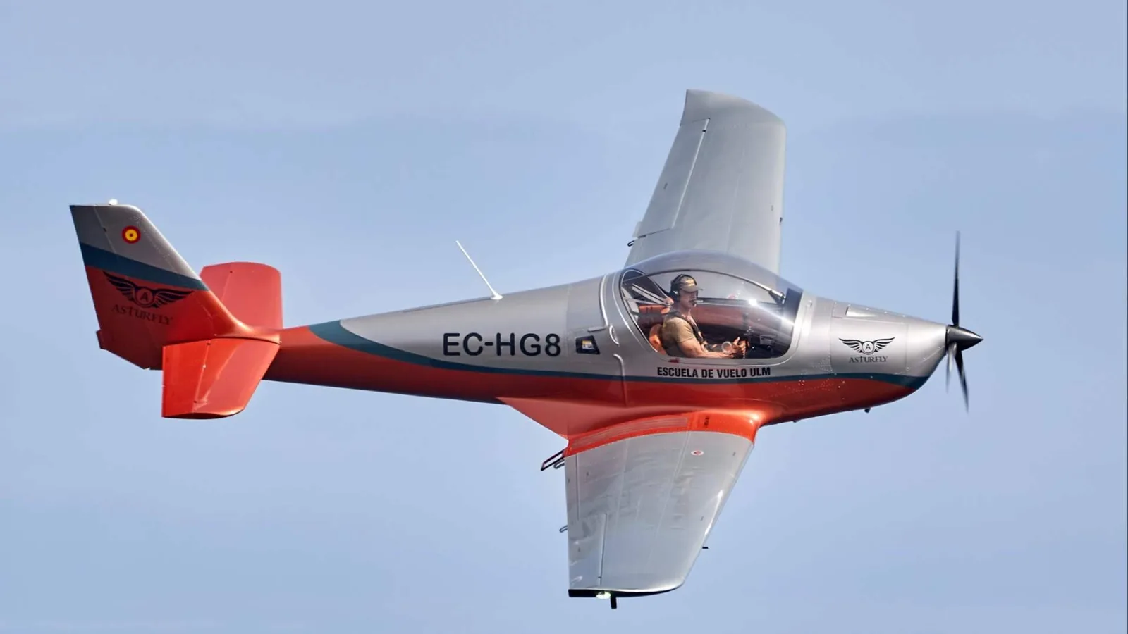 Asturfly refuerza la formación aeronáutica con un curso de piloto de ultraligero adaptado a nuevos pilotos
